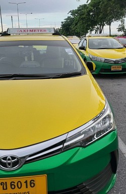 www.Taxilapin.com/ บริการแท็กซี่ศูนย์แท็กซี่รถเล็ก 4 ที่นั่งรถใหญ่ 7 ที่นั่งเปิดบริการ 24 ชั่วโมงทั่วไทยเรียกรถมารับที่บ้านสะดวกปลอดภัยตรงต่อเวลานัดหมายต้องการใช้รถติดต่อสอบถามเบอร์โทรแท็กซี่ 084-659-5930