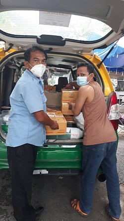 www.Taxilapin.com/ เปิดให้บริการ รับ-ส่ง  เอกสาร สิ่งของ กล่องพัสดุ ใช้บริการเรากับเรา ราคาเป็นกันเอง บริการทั่วไทย รับ-ส่ง สิ่งของและเอกสาร ต้องการใช้รถด่วน โทร. 0846595930